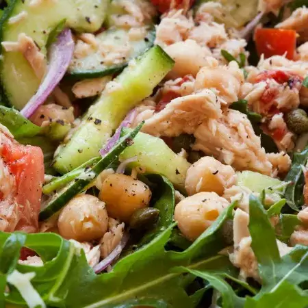 ensalada atun con aguacate